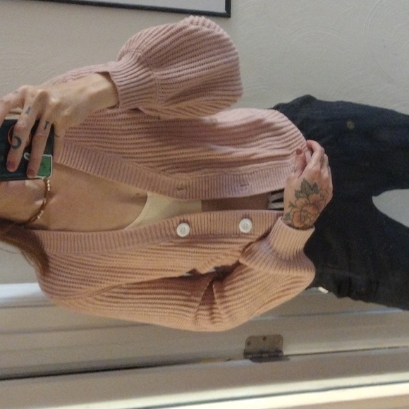 Sweaters - Pink knitted cardigan